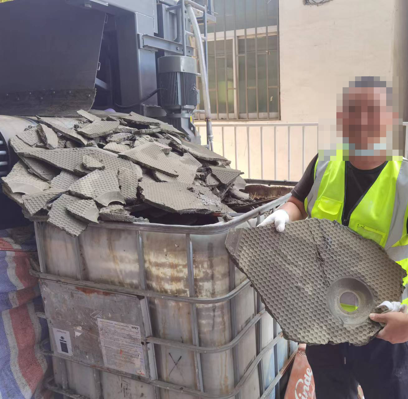 車(chē)載式壓濾機(jī)-泥餅2